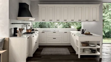 Cucina Classica angolare in Frassino laccato a poro aperto Bianco, tonalità ripresa dal piano di lavoro e dallo schienale in quarzo impero Verona di Arredo3