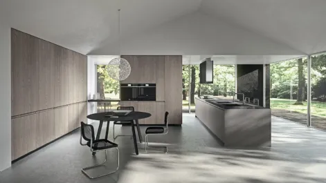 Cucina Design lineare in laccato grigio Londra con top in acciaio e gres Savoia Antracite Ak 05 TailorMade 04 di Arrital