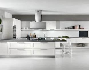 Cucina Moderna Itaca angolare a ferro di cavallo in legno massello di Frassino laccato Bianco a poro aperto di Arredo3