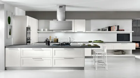 Cucina Moderna Itaca angolare a ferro di cavallo in legno massello di Frassino laccato Bianco a poro aperto di Arredo3