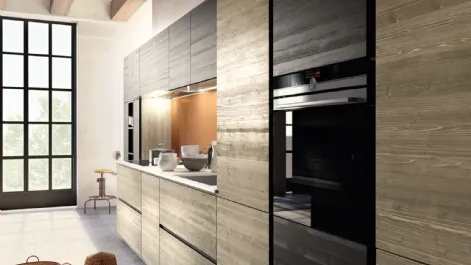 Cucina Moderna lineare Mood 02 realizzata in abete massello spazzolato a tre strati con venature orizzontali, e in finitura laccato opaco liscio di Fratelli Mirandola