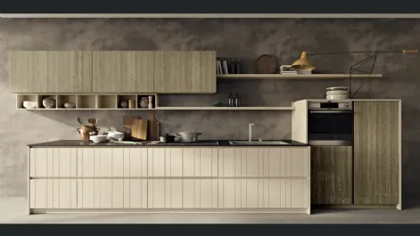 Cucina Moderna lineare in legno di abete con ante dogate verticalmente a larghezza differenziata New Step 01 di Fratelli Mirandola