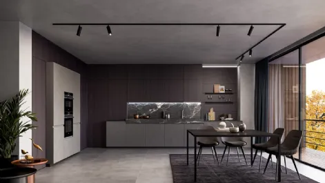 Cucina Moderna lineare in laminato Resina Cromo e impiallacciato Coke con top in ceramica effetto Marmo Nero rigato Wega di Arredo3