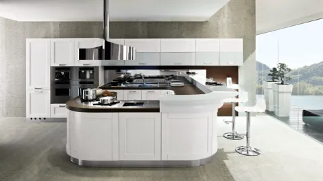 Cucina Moderna in laccato opaco con penisola curva Signoressa di Ar-Tre