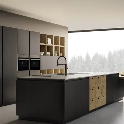 Cucina elegante con isola centrale New Time Gola in rovere vulcano e rovere natura di Mirandola