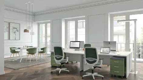 Scrivania Operativa sagomata Idea+ Pannello in melaminico Bianco con struttura in metallo Bianco Lucido di Quadrifoglio