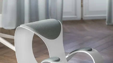 Sedia Operativa ergonomica di design in polipropilene con sedile e pad ginocchia imbottiti Moon di Quadrifoglio